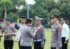 Kapolda Jatim Beri Penghargaan Puluhan Personel Polri dan PNS serta Masyarakat Umum