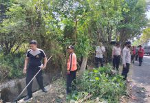 Peduli Lingkungan, Polres Pasuruan Bersama Warga Bersihkan Sampah Sungai