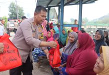 Gelar Baksos Polresta Sidoarjo Bersama Forkopimka Tanggulangin Berbagi Berkah Sembako