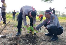 Polres Nganjuk Tanam Ribuan Berbagai Jenis Pohon Wujudkan Polri Lestarikan Negeri
