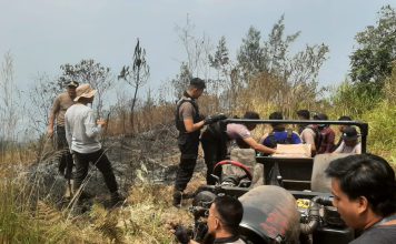 Penanggulangan Karhutla Kapolres Pasuruan Pimpin Pemadaman Api di Area Gunung Welirang