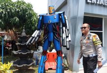 Kreatif dan Edukatif, Ratusan Knalpot Brong Sitaan Dijadikan Patung Robot Oleh Polresta Malang Kota