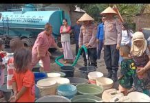 Polres Jember Kembali Salurkan Bantuan Air Bersih Untuk Warga Kecamatan Patrang
