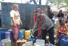 Sambut HUT Humas Polri ke – 72 Bidhumas Polda Jatim dan Jajaran Salurkan 624 Ribu Liter Air Bersih untuk Warga