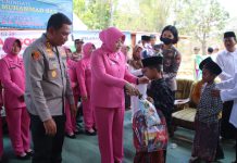 Peduli Pendidikan, Polres Bangkalan Beri Bantuan Alat Tulis Untuk Pelajar SDN 1 Lerpak