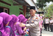 Pengasuh Ponpes Ainun Ulum Apresiasi Kepedulian Polres Ponorogo Kepada Para Santri dan Warga Pulung