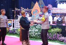 Polda Jatim Stimulasi Pemilu Damai Melalui Pagelaran Seni Wayang Kulit