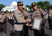 Personil Berprestasi Dapat Reward Dari Kapolres Pasuruan