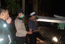 Gercep, Polisi Evakuasi Seorang Kakek yang Tinggal di Tengah Hutan Pinus Bondowoso
