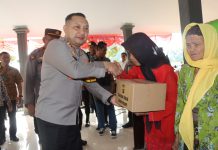 Baksos Serentak Jajaran Polda Jatim, Kapolres Pasuruan Bantu Warga Kurang Mampu