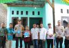 Kapolres Lamongan Serahkan Bantuan Bedah Rumah untuk Warga Desa Latek