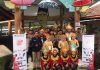 Pakai Kostum Unik Untuk Menarik Minat Pemilih, TPS Desa Sumbersono Kenakan Kostum Kerajaan Mojopahit