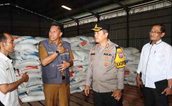Pastikan Stok Beras Aman Selama Ramadhan, Kapolres Sumenep Cek Gudang Bulog
