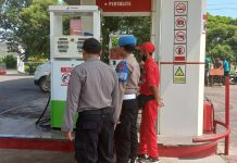 Antisipasi Kecurangan BBM Jelang Mudik Lebaran, Polsek Wonorejo Monitoring Dua SPBU