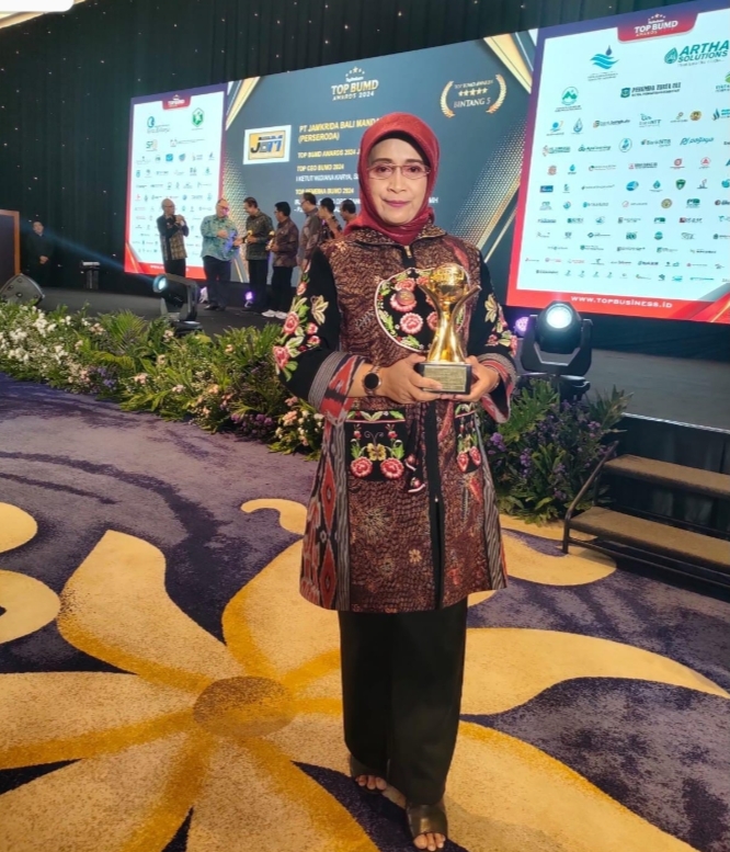 Berkat Kinerja dan Inovasi-inovasinya, RSUD Grati Pasuruan Menyabet Penghargaan TOP BUMD Awards 2024