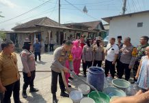 Polres Pasuruan Distribusikan Bantuan Air Bersih untuk Warga Terdampak Kemarau Panjang