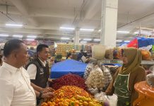 Satgas Pangan Polres Ngawi Sidak Pasar Pantau Harga dan Stok Bapokting Jelang Lebaran