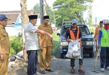 Jelang Hari Hari Raya Idul Fitri, Bupati Pasuruan Tinjau Langsung Perbaikan Jalan Penghubung Warungdowo-Sidogiri