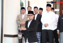 Serahkan Hewan Kurban Kemendagri dan BNPP, Wamendagri Bima Ajak Pegawai Perkuat Kepedulian dan Kebersamaan