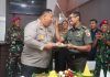 Hadiah HUT Bhayangkara ke-79, TNI Berikan Kejutan Tumpeng Kepada Kapolres Pasuruan