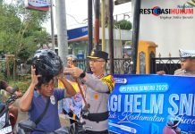Hari Pertama Operasi Patuh Semeru 2025 Polres Trenggalek Bagi – bagi Helm Gratis