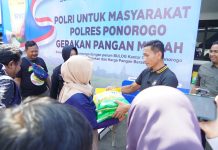 Polres Ponorogo Gelar Pasar Murah, Sediakan 47 ton Beras Warga Sambut Antusias