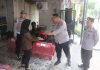 Menjelang HUT RI ke-80, Polres Pasuruan Bagikan Bendera Merah Putih di Bangil