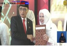 Ketua Mahkamah Agung Serahkan SK Pengangkatan PPNPN Menjadi P3K