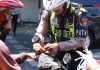 Polres Gresik Bagikan Bendera dan Pin Merah Putih di Jalan Tanamkan Semangat Kemerdekaan