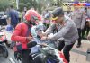 Semarak Merah Putih Sambut HUT RI ke-80 Polisi Berbagi 3.600 Bendera dan 83 Helm di Surabaya