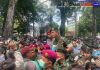 Temui Pengunjuk Rasa Di Depan Mako Brimob Kwitang, Asintel Kaskostrad Terima S “TERIMA KASIH BAPAK TNI”
