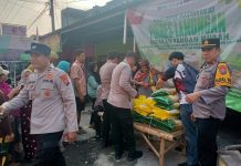 Polres Lamongan Salurkan 27 ton Beras Melalui Bazar Gerakan Pangan Murah