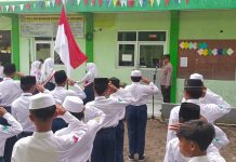 Jadi Inspektur upacara, Kapolsek Purwodadi Beri Amanat Siswa MTs Nurul Mubtadiin ” Tugas Pelajar Adalah Belajar, Belajar dan Belajar”