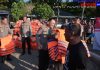 Kapolda Jatim Kunjungi Kelompok Nelayan dan Sadar Wisata di Pantai Pasir Putih Situbondo, Beri Bantuan Alat Keselamatan dan Sembako