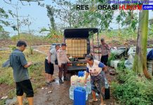 Kapolsek Winongan Distribusikan Air Bersih ke Warga Pelosok Dusun Guwo