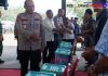 Kapolda Jatim Serahkan Bantuan Sembako untuk Nelayan Pacitan di Hari Lalu Lintas Bhayangkara ke-70