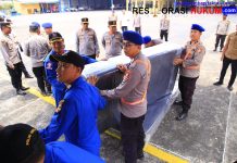 Polri Berangkatkan Bantuan Kemanusiaan ke NTT untuk Bantu Korban Banjir dan Longsor