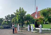 Kapolsek Wonorejo Jadi Pembina Upacara di SMK Al Hidayah, Ingatkan Bahaya Kenakalan Remaja