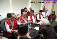 PENYERAHAN TERSANGKA DAN BARANG BUKTI (TAHAP II) PERKARA DUGAAN TINDAK PIDANA KORUPSI PASAR CINDE PALEMBANG