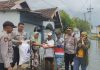Polsek Beji dan Pemdes Kedungringin Salurkan Bantuan Sosial untuk Warga Terdampak Banjir