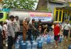 Polsek Beji Salurkan 9 Ribu Liter Air Bersih untuk Warga Terdampak Banjir di Kedungringin
