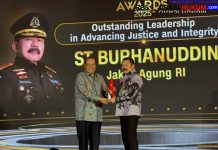Jaksa Agung ST Burhanuddin Raih Penghargaan Outstanding Leadership in Advancing Justice and Integrity di CNN Indonesia Awards 2025