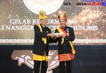 Mendagri Tito Terima Gelar Kehormatan “Petua Panglima Hukom” dari Wali Nanggroe Aceh