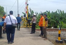 Persiapan Nataru, Antisipasi Laka Kereta Api Satlantas Polres Pasuruan Tutup Perlintasan KA Tanpa Palang Bagi Mobil