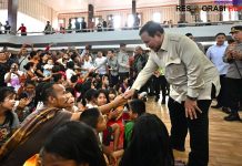 Kapolri Dampingi Presiden Prabowo Tinjau Pengungsian Korban Banjir di Tapanuli Tengah