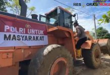 Kapolri Turunkan Alat Berat, Percepat Pemulihan Jalan Pascabanjir di Pidie