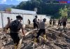 Pulihkan Pasca Banjir, Tim SAR Resimen II Pasukan Pelopor Bersihkan Sungai di Agam