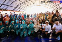 Tri Tito Karnavian salurkan bantuan untuk warga terdampak bencana di Batang Ara Aceh Tamiang