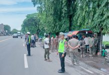 Satlantas Polres Pasuruan Tertibkan PKL dan Parkir Liar di Bundaran Sirkel Gempol