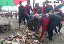 Pusdik Brimob Gelar Aksi Bersih Pantai Pasir Putih Situbondo, Implementasi Arahan Presiden RI